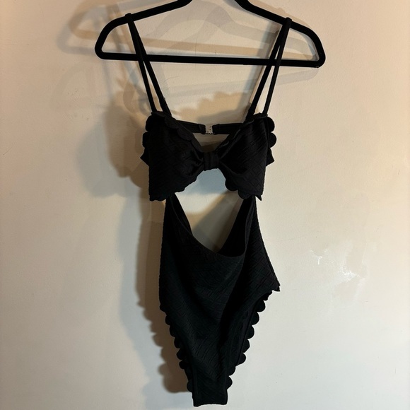 CUPSHE Sz L One Piece Bathing Suit Scalloped Trim Textured Fabric Padded NEW - Picture 4 of 12